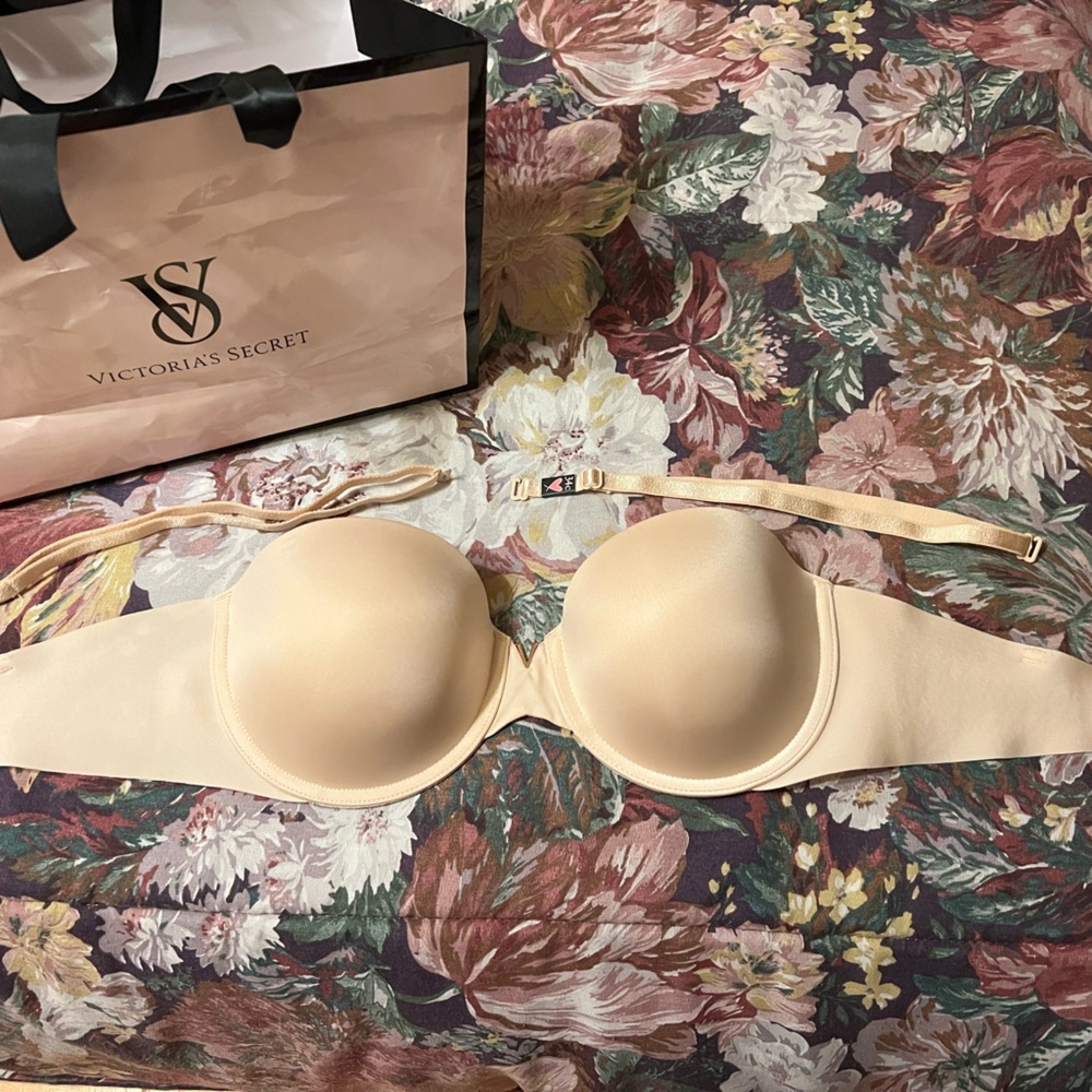 Victoria’s Secret Strapless/Convertible Bra, size 34C, never worn.